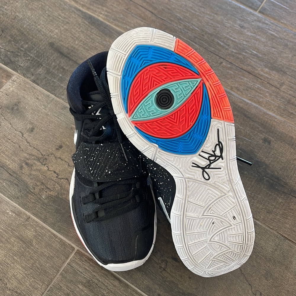 BRAND NEW Nike Kyrie Six Men’s Hightop Sneaker - Picture 3 of 4